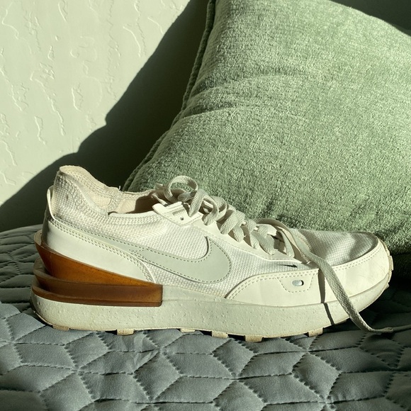 men’s nike shoe - Picture 4 of 7